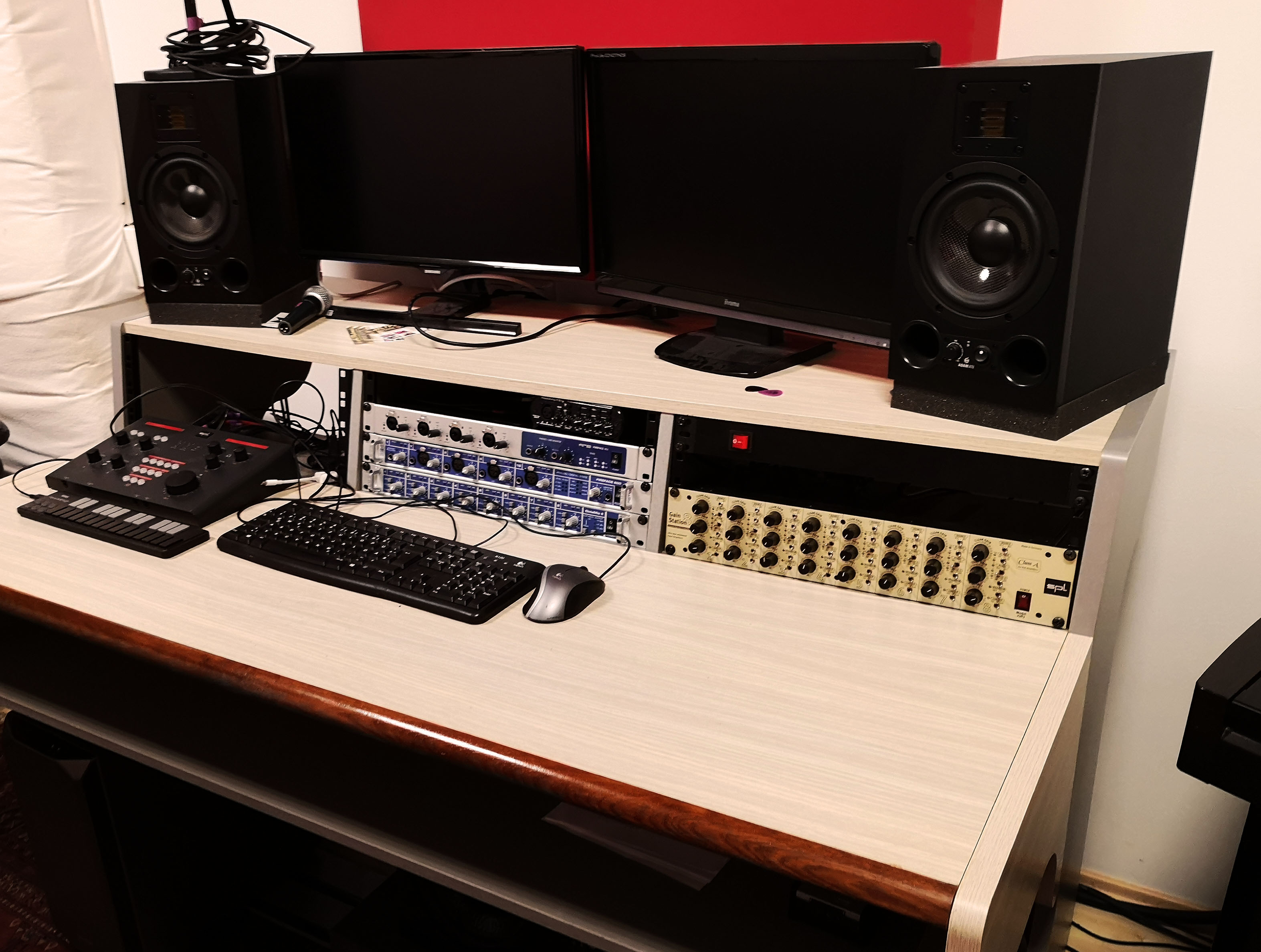 Studio-Desk with Adam A7X, Behringer X32 Rack, RME Fireface 800 + Octamic 2, SPL Gainstation 8, SPL Crimson & Steinberg Cubase 11 Pro